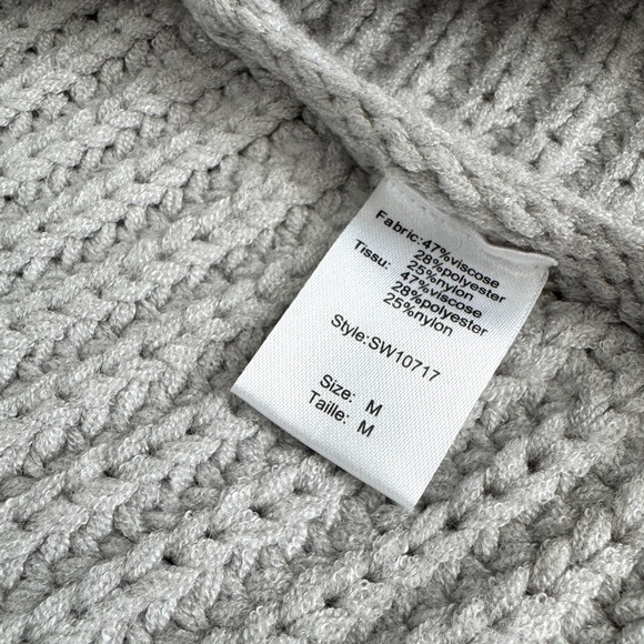 Elan Light Gray Chunky Knit V-Neck Collar Sweater Size M- Oversized & Cozy NWT - Picture 6 of 8